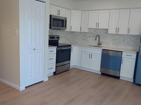 2nd image of 1406 Walnut Ridge Ests