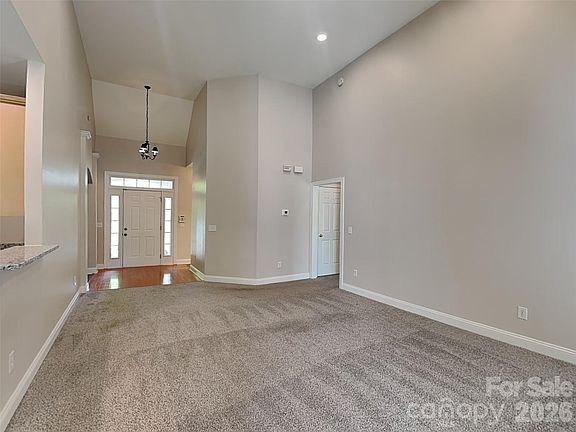 3rd image of 1004 Sentinel Dr