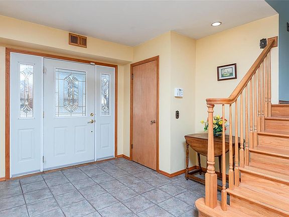 3rd image of 3329 Wilshire Dr