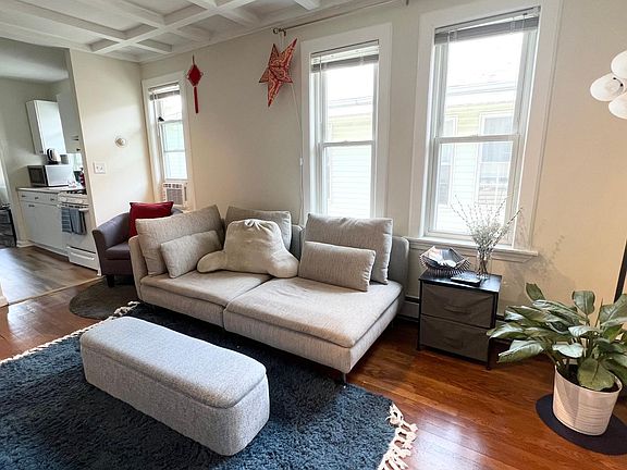 4th image of 96 Old Colony Ave #3