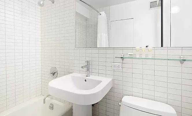 Rented by Manhattan Realty Group | media 7