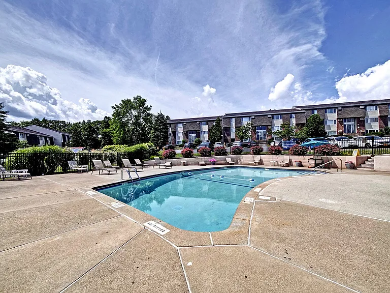 Highland Club Apartments — Photo 24