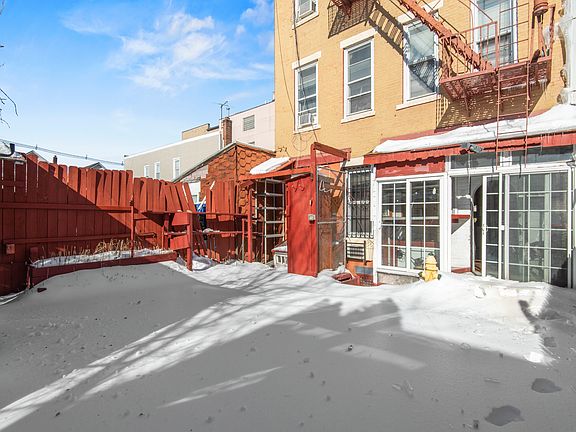 4th image of 211 41st St APT 2