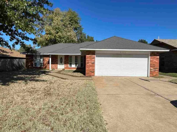 2111 Berkshire Dr, Ponca City, OK 74604