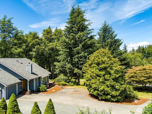 3356 Leroy Circle, Clinton, WA 98236
