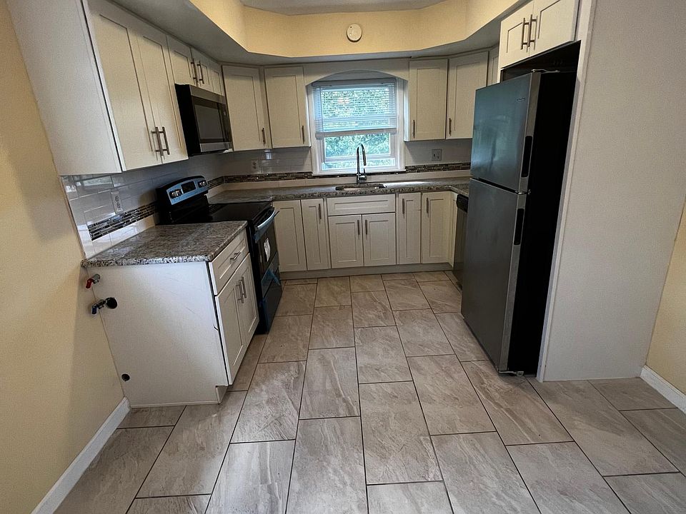 1st image of 4 Cottage Ave #2