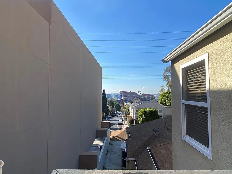 Holloway Dr — Photo 8
