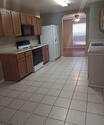 4th image of 1028 Creek Knl