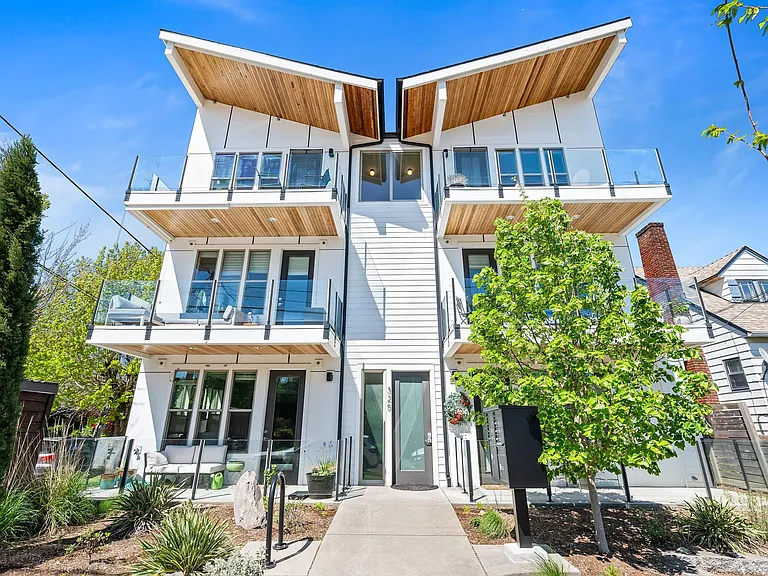 325 N Emerson St #D — Photo 1