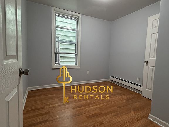 3rd image of 117 Grant Ave APT 3L