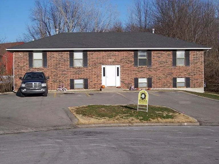 807 Foster Ln — Photo 1