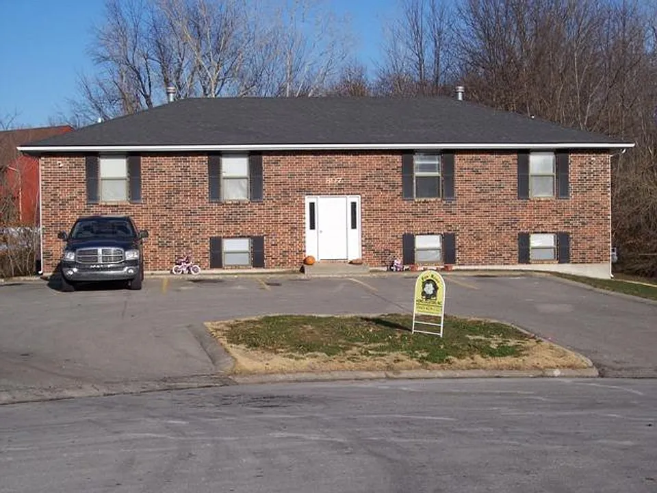 807 Foster Ln