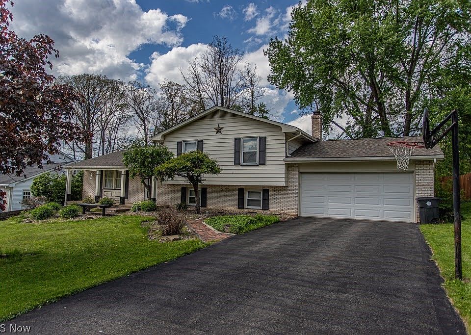 1st image of 8523 Sleepy Hollow Dr NE