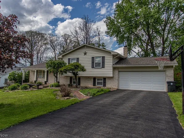 8523 Sleepy Hollow Dr NE, Warren, OH 44484