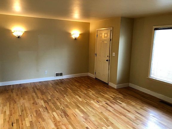 3rd image of 1431 Bonsella St
