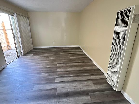 3rd image of 833 W 82nd St APT 5