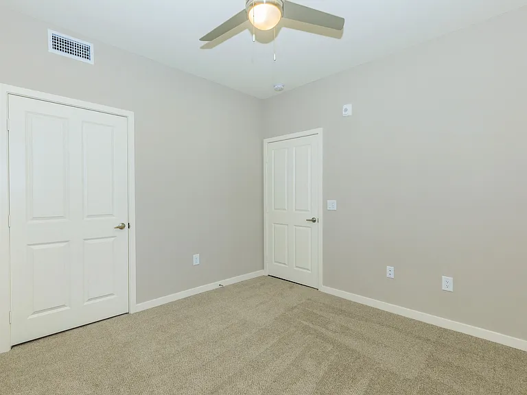 Los Alamitos Luxury Apartments — Photo 36