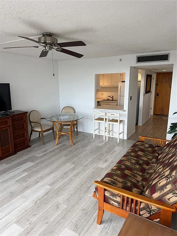 Studio, 1.0 bath, 439 sqft, $1,400 — Photo 4