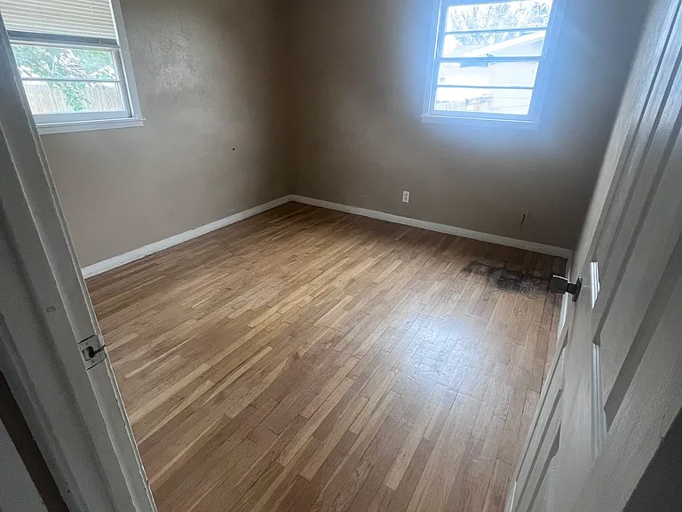2409 Beechwood St — Photo 5