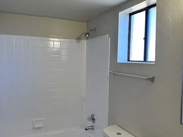 Silverado Apartments — Photo 13