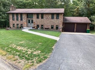 106 Fairlane Dr, Butler, PA 16001