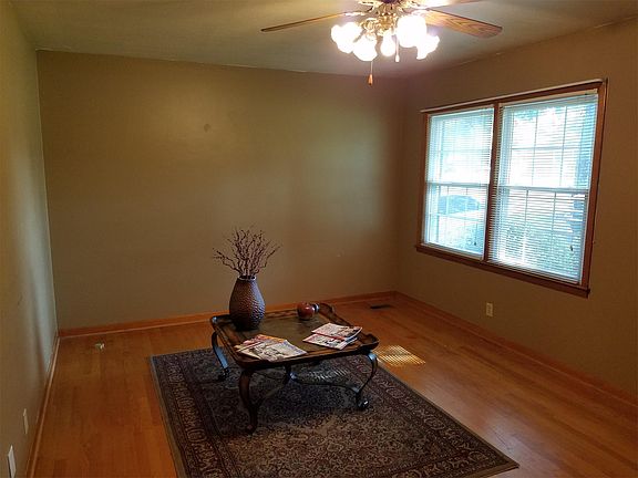 4th image of 712 S Baird Ln