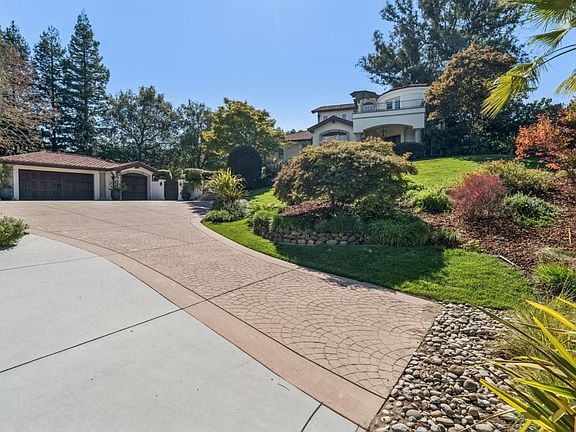 4th image of 38 Alpine Ave
