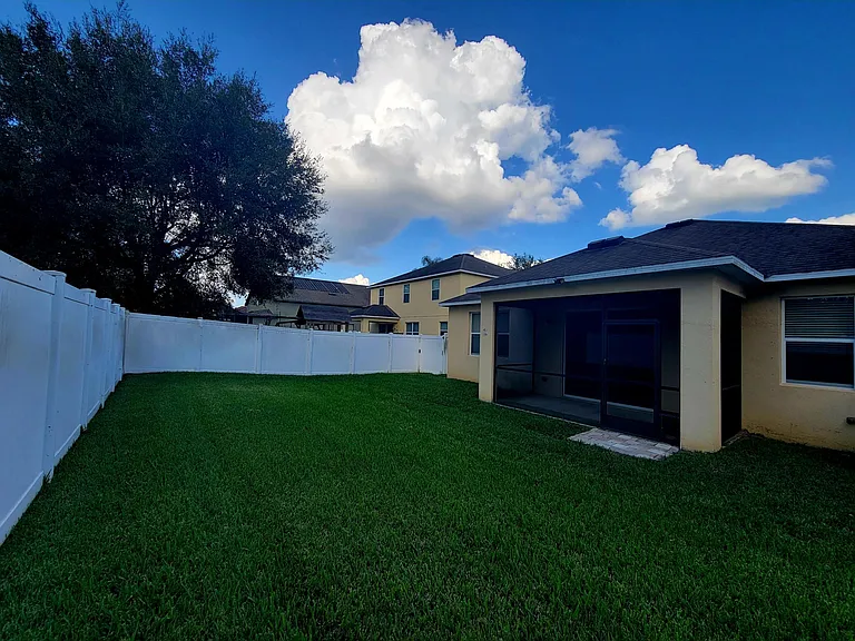 412 Summerlyn Dr — Photo 3