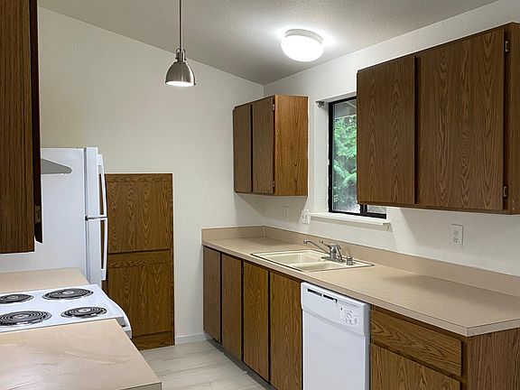 3rd image of 12774 Silverdale Way NW Unit A