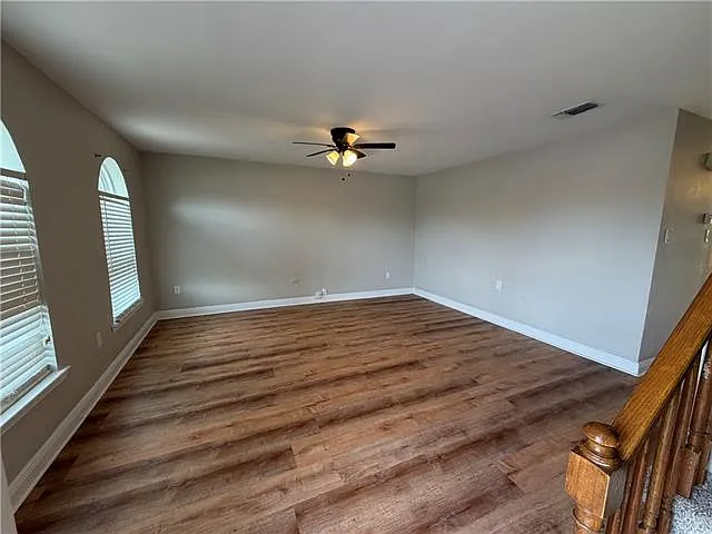 3 bed, 1.5 bath, 1200 sqft, $1,350 — Photo 3