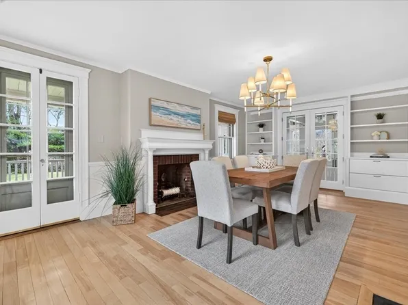 21 Middle St, Hingham, MA 02043