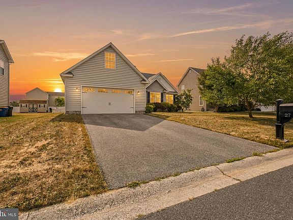 3rd image of 27 Sun Ridge Dr