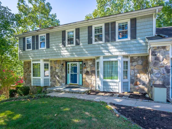 1808 Colonial Shores Dr, Hixson, TN 37343