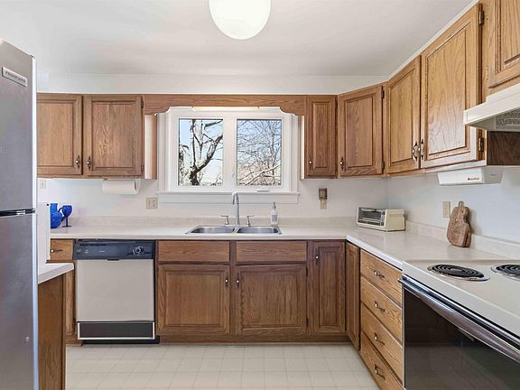 5th image of 40 Attenborough Ct