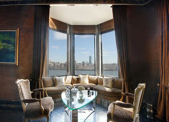 Sold by Warburg | media 3