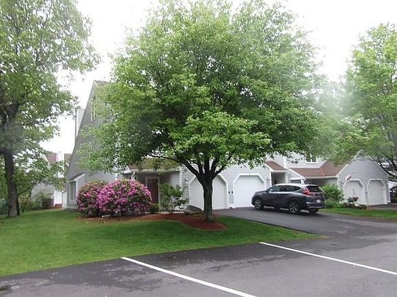 2nd image of 26 Tanglewood Ln