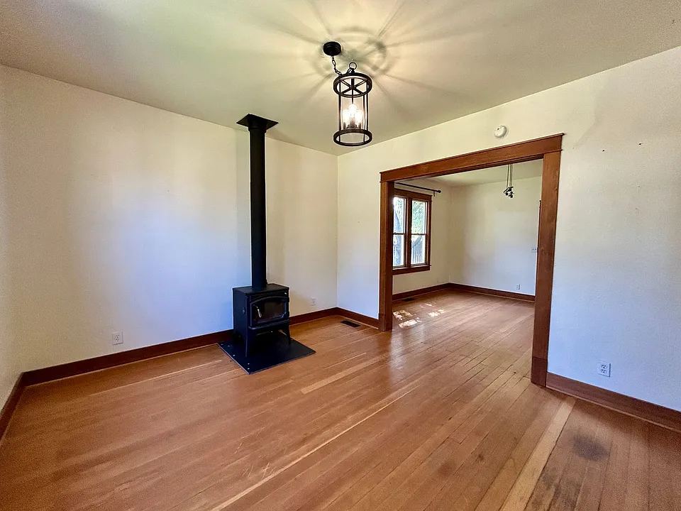 606 W 10th Ave