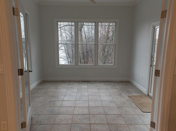 5th image of 9487 S Hildenbrand Dr
