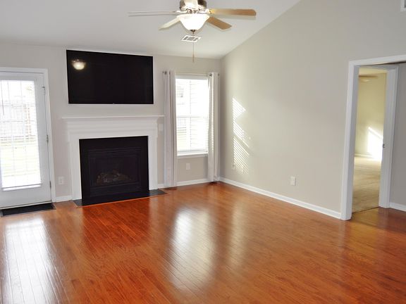 3rd image of 506 Stonebury Dr