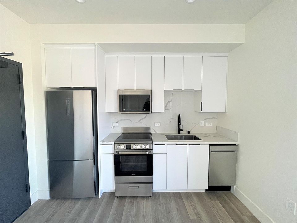 1st image of 2004 4th Ave #101