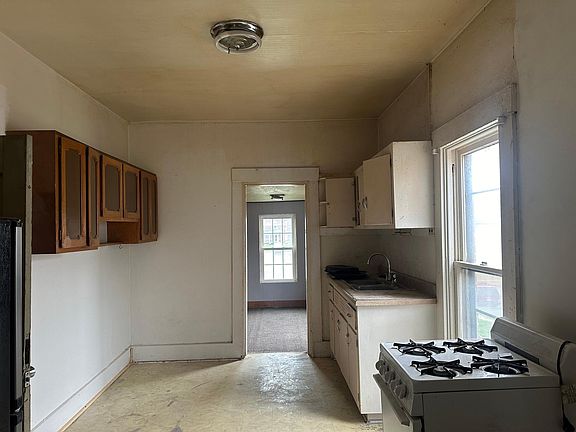 3rd image of 207 N 12th St #3