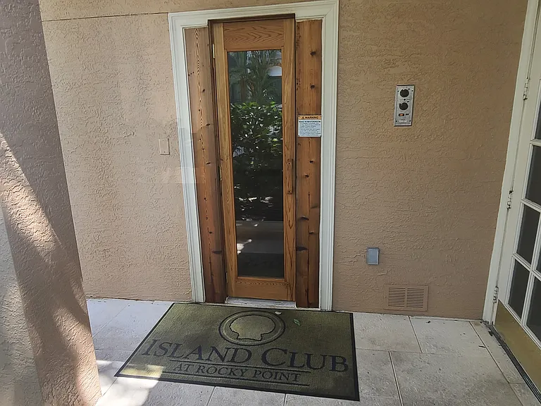 2201 Bay Club Cir — Photo 15