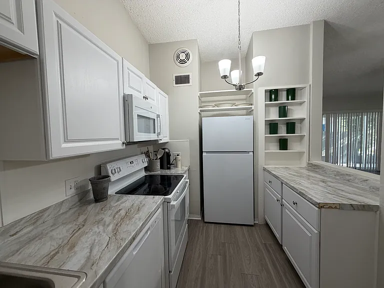 535 Monterey Blvd NE — Photo 13