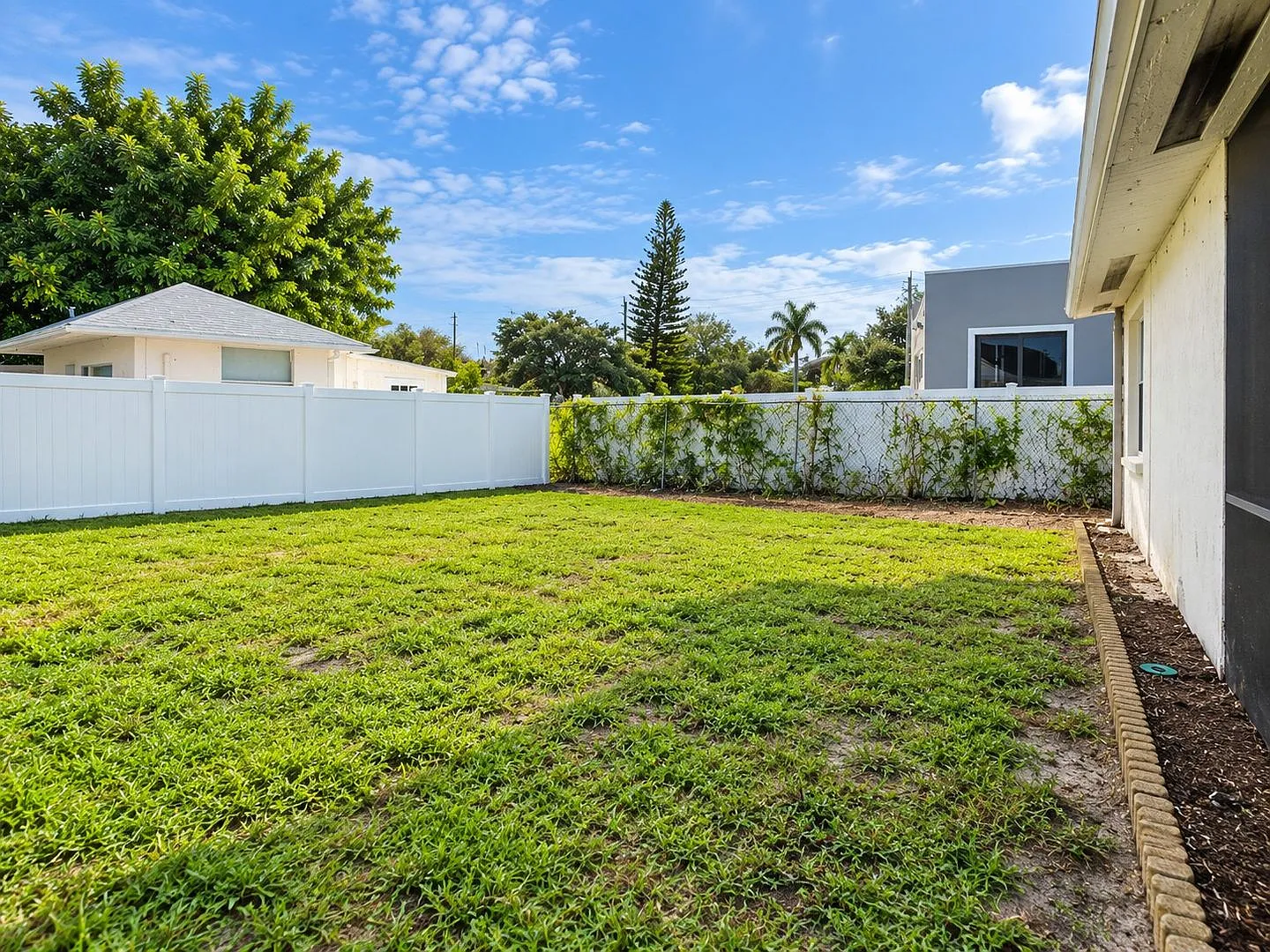 Perfect Family Home In Prime Location! 3 Bed-2.5 Bath. Available Asap! — Photo 4