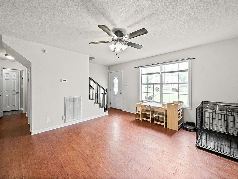 919 Van Buren Ave — Photo 5