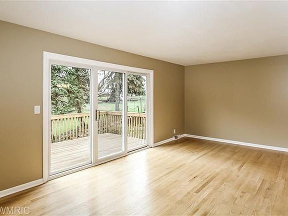 5th image of 2856 Montreat Dr NE