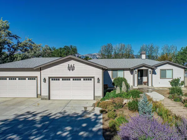 960 Fairway Dr, Gardnerville, NV 89460