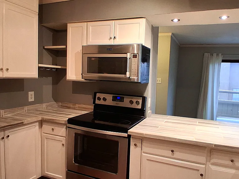 5200 Martel Ave #1-11J — Photo 9
