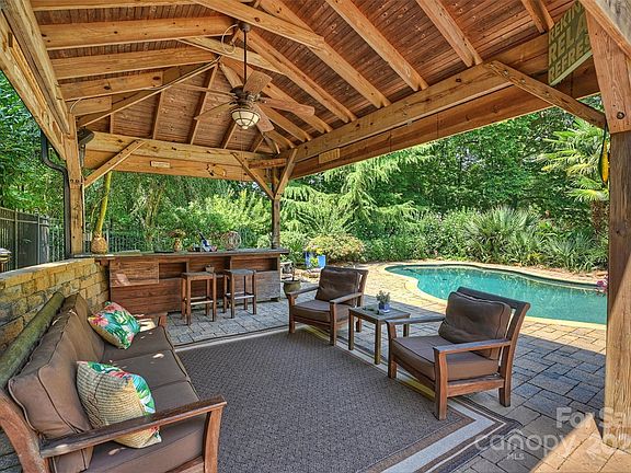 5th image of 109 Cypress Cove Ln