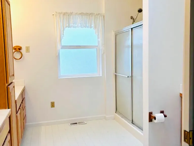 15310 Main St E #1 — Photo 10